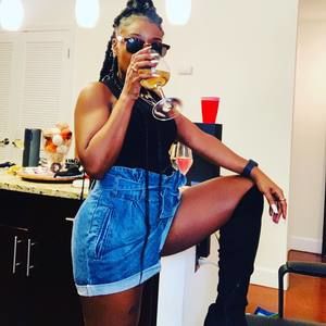 Meet your Posher, Clarissa